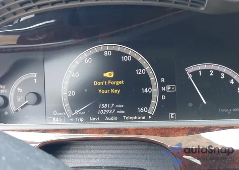 2013 Mercedes-Benz S 550 z USA, uszkodzony, nr VIN WDDNG7DB7DA520577